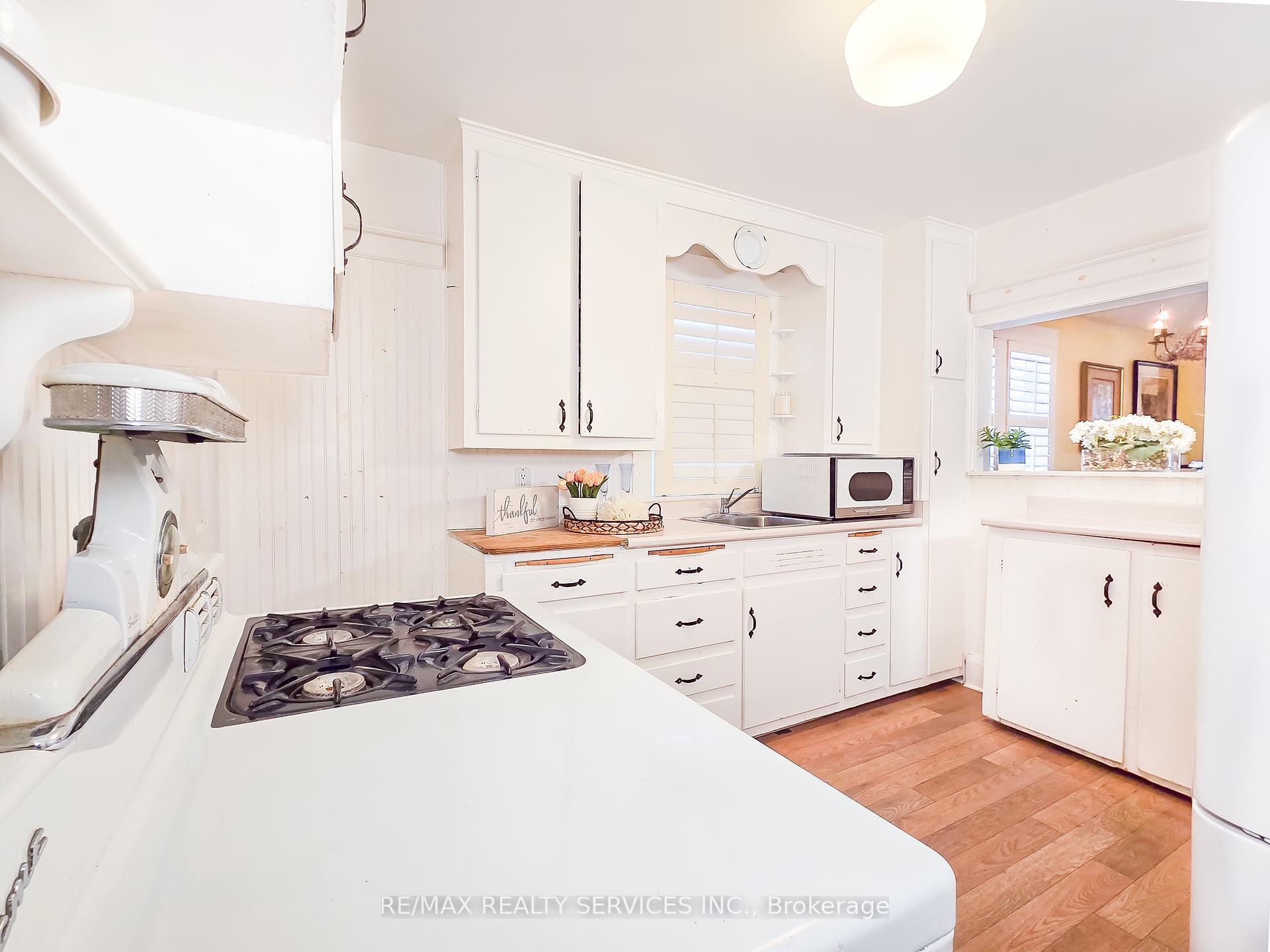 36 Seventh St, Toronto, ON M8V3B2 | 2 Bedroom 1 Bathroom Detached House | Image 12