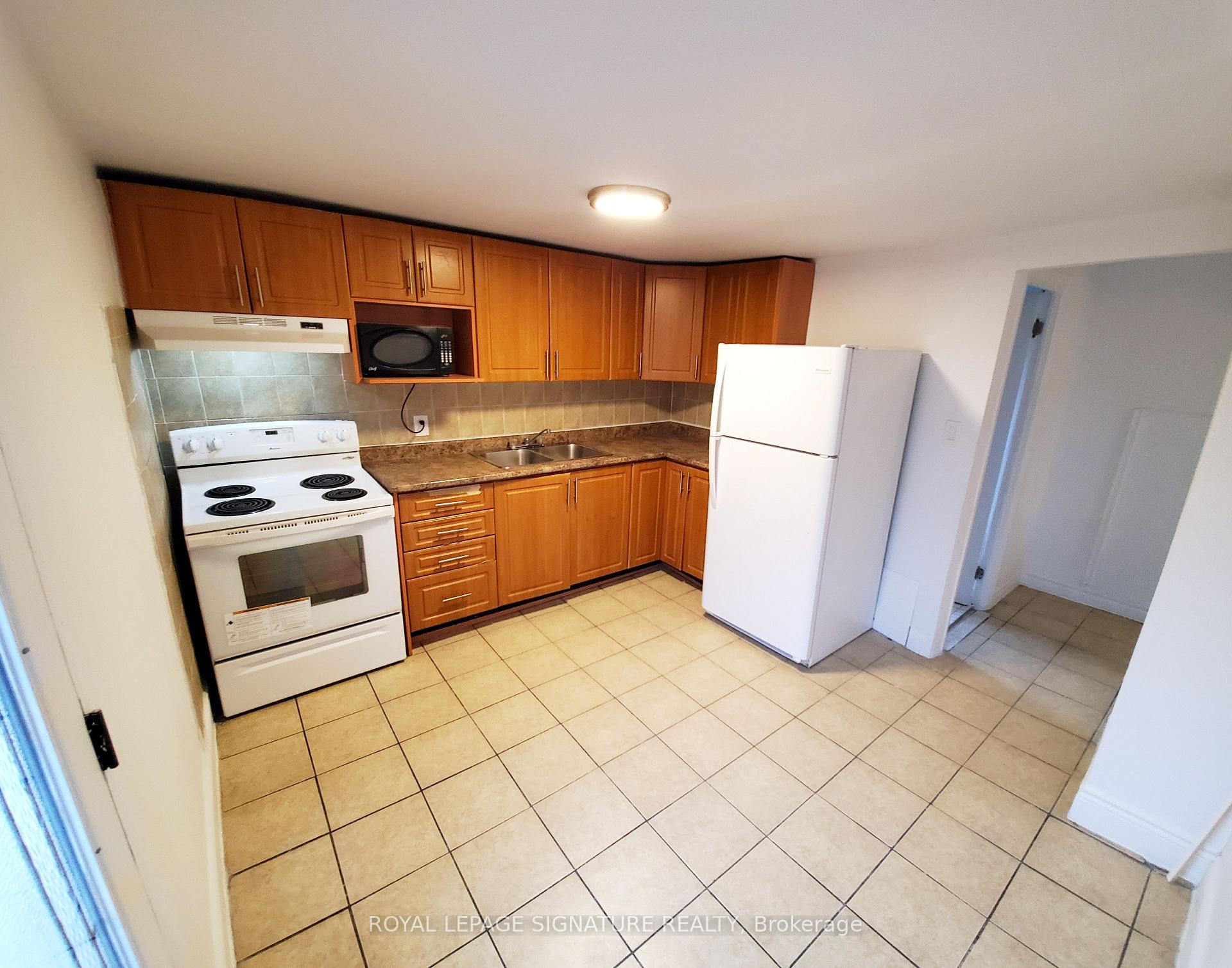 418 Margueretta St, Toronto, ON M6H3S5 | 6 Bedroom 4 Bathroom Detached House | Image 10