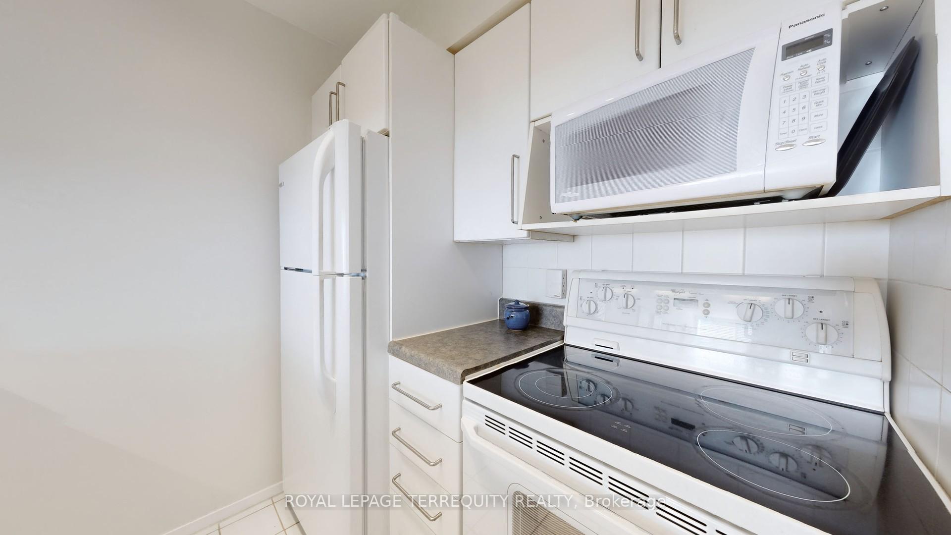 #511 - 20 Southport St, Toronto, ON M6S4Y8 | 1 Bedroom 1 Bathroom Condo Apt | Image 12