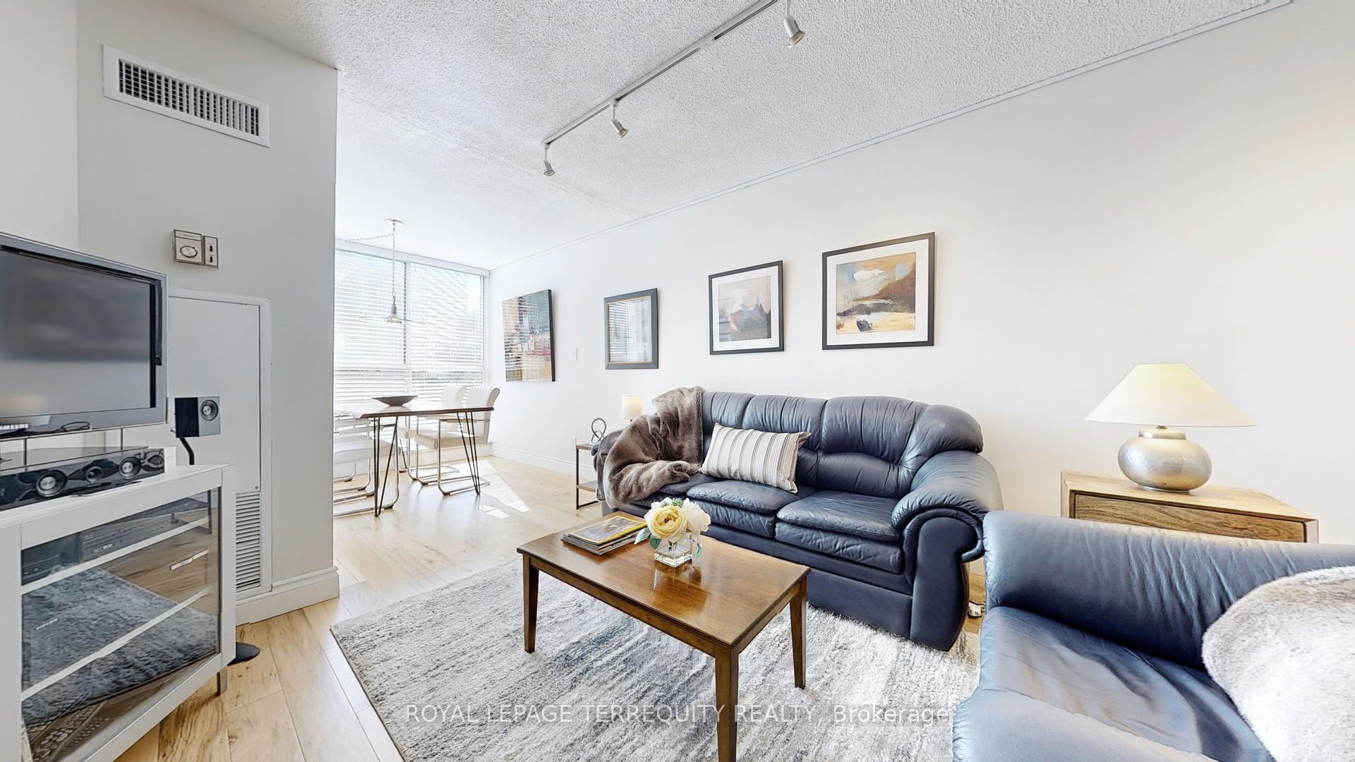 #511 - 20 Southport St, Toronto, ON M6S4Y8 | 1 Bedroom 1 Bathroom Condo Apt | Image 3