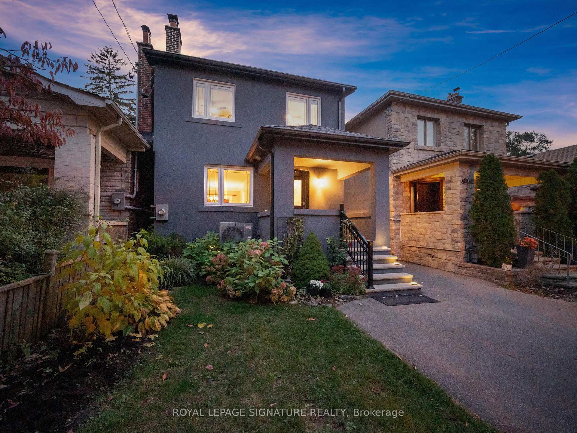 914 Royal York Rd, Toronto, ON M8Y2V7 | 3 Bedroom 2 Bathroom Detached House | Image 2