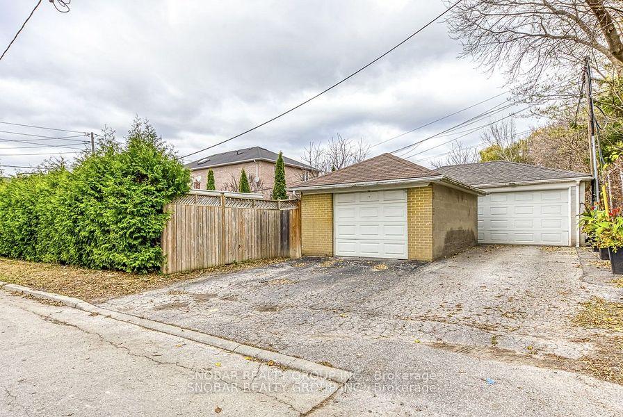533A McRoberts Ave, Toronto, ON M6E4R5 | 3 Bedroom 2 Bathroom Detached House | Image 33