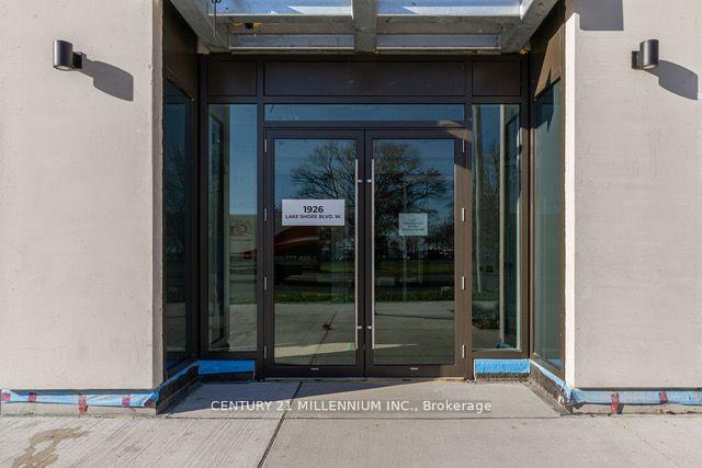 #3009 - 1926 Lakeshore Blvd, Toronto, ON M6S1A1 | 2 Bedroom 2 Bathroom Condo Apt | Image 3