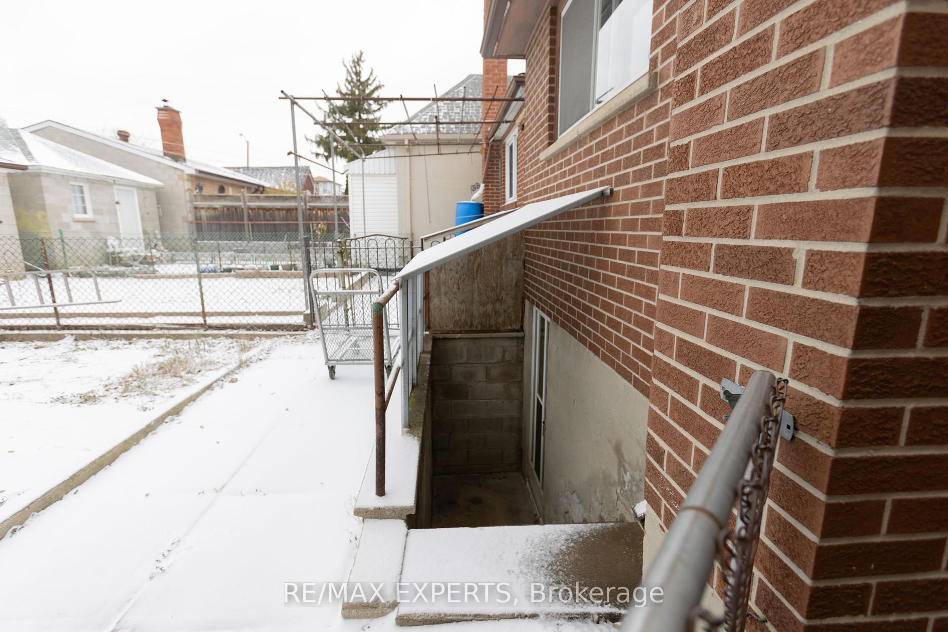 264 Nairn Ave, Toronto, ON M6E4H6 | 3 Bedroom 2 Bathroom Detached House | Image 25