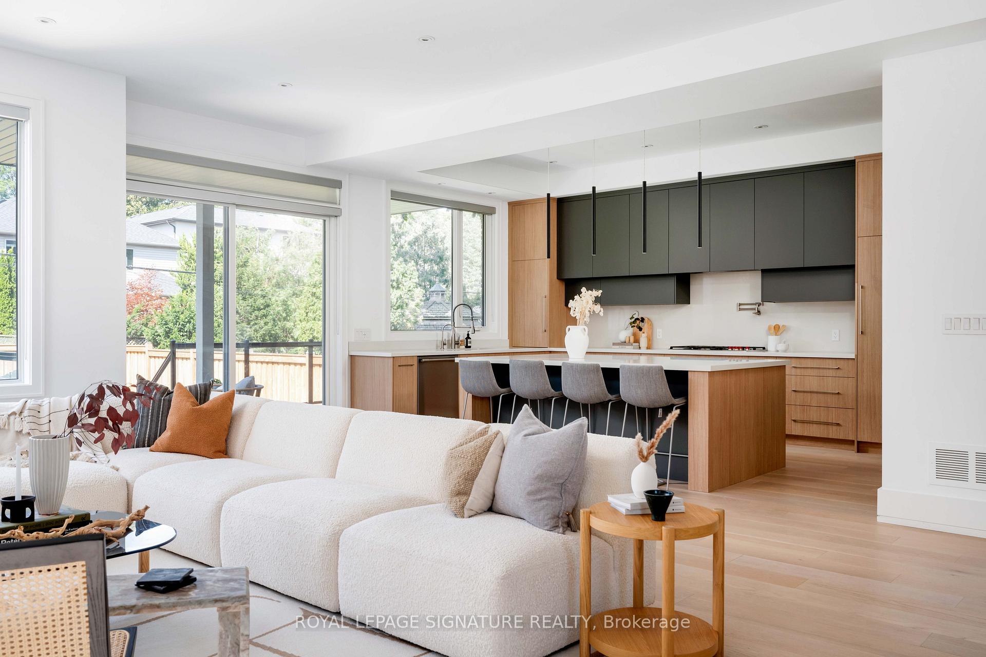 34 Edgecroft Rd, Toronto, ON M8Z2B6 | 4 Bedroom 5 Bathroom Detached House | Image 8