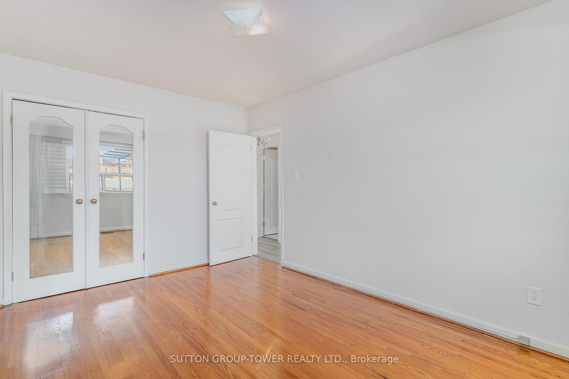 126 Giltspur Dr, Toronto, ON M3L1M9 | 3 Bedroom 2 Bathroom Semi-Detached House | Image 10