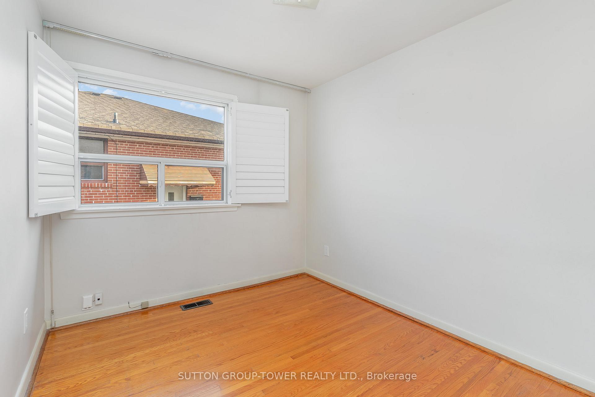 126 Giltspur Dr, Toronto, ON M3L1M9 | 3 Bedroom 2 Bathroom Semi-Detached House | Image 11