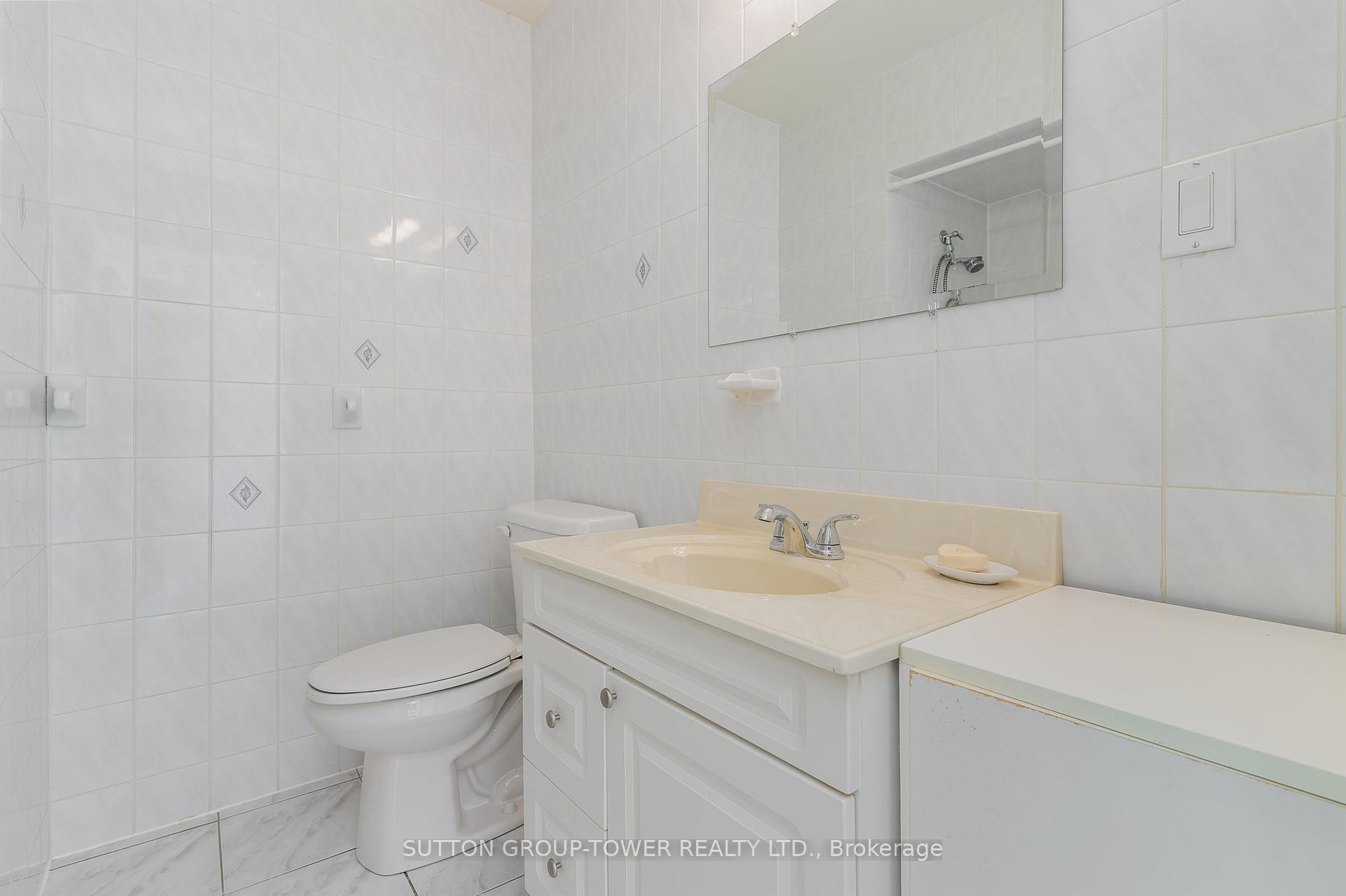 126 Giltspur Dr, Toronto, ON M3L1M9 | 3 Bedroom 2 Bathroom Semi-Detached House | Image 15