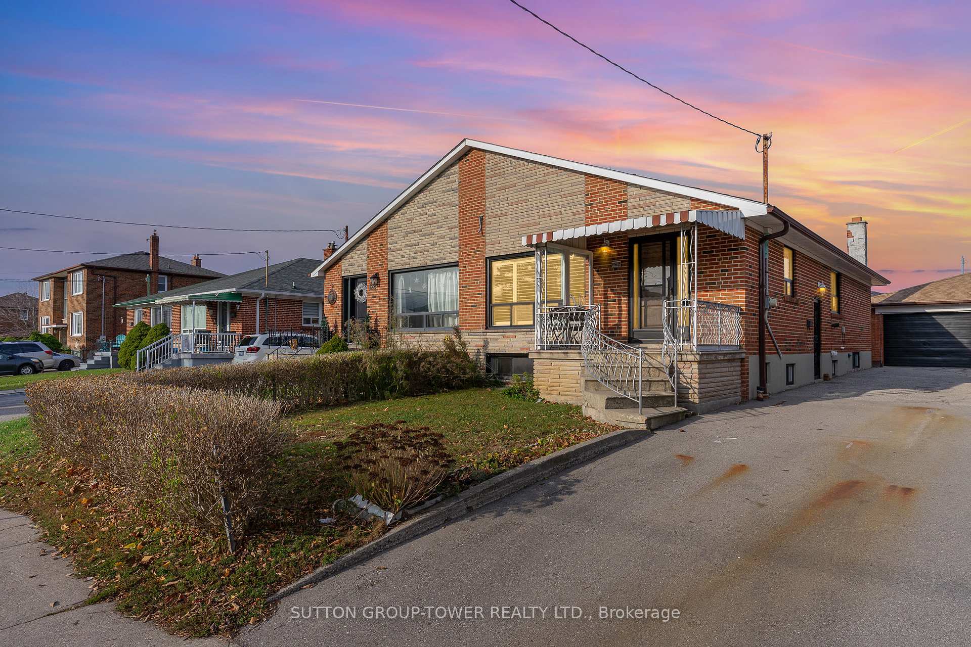126 Giltspur Dr, Toronto, ON M3L1M9 | 3 Bedroom 2 Bathroom Semi-Detached House | Image 2