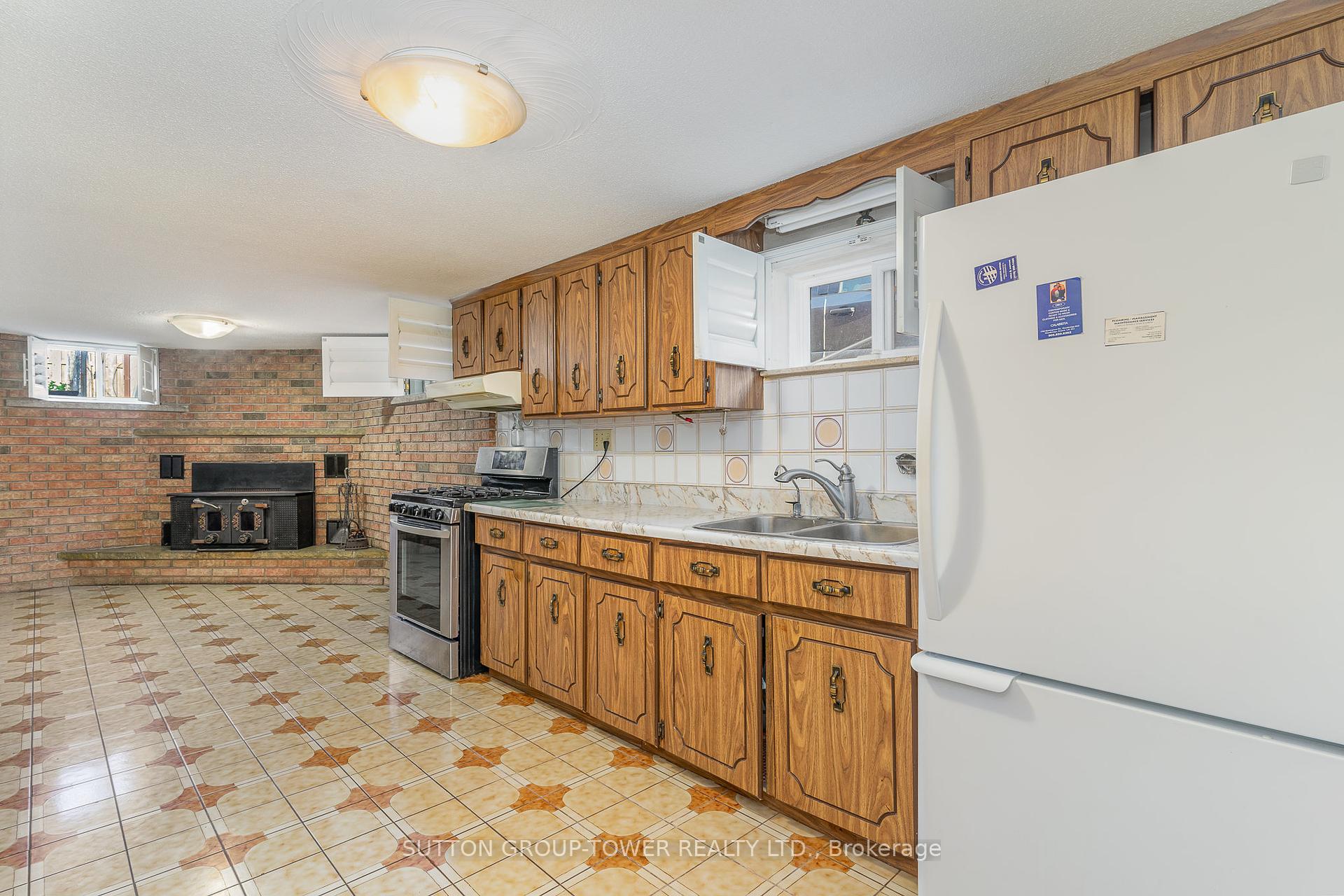 126 Giltspur Dr, Toronto, ON M3L1M9 | 3 Bedroom 2 Bathroom Semi-Detached House | Image 20