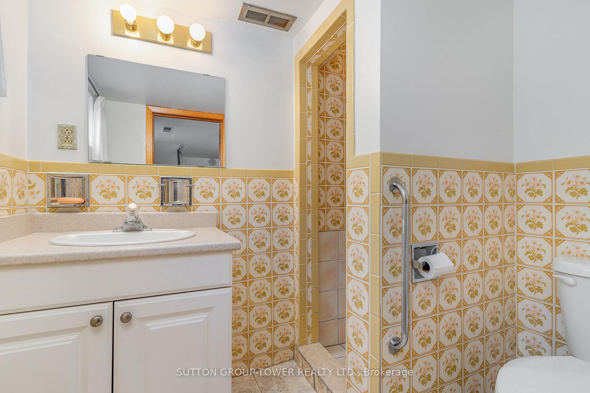 126 Giltspur Dr, Toronto, ON M3L1M9 | 3 Bedroom 2 Bathroom Semi-Detached House | Image 23