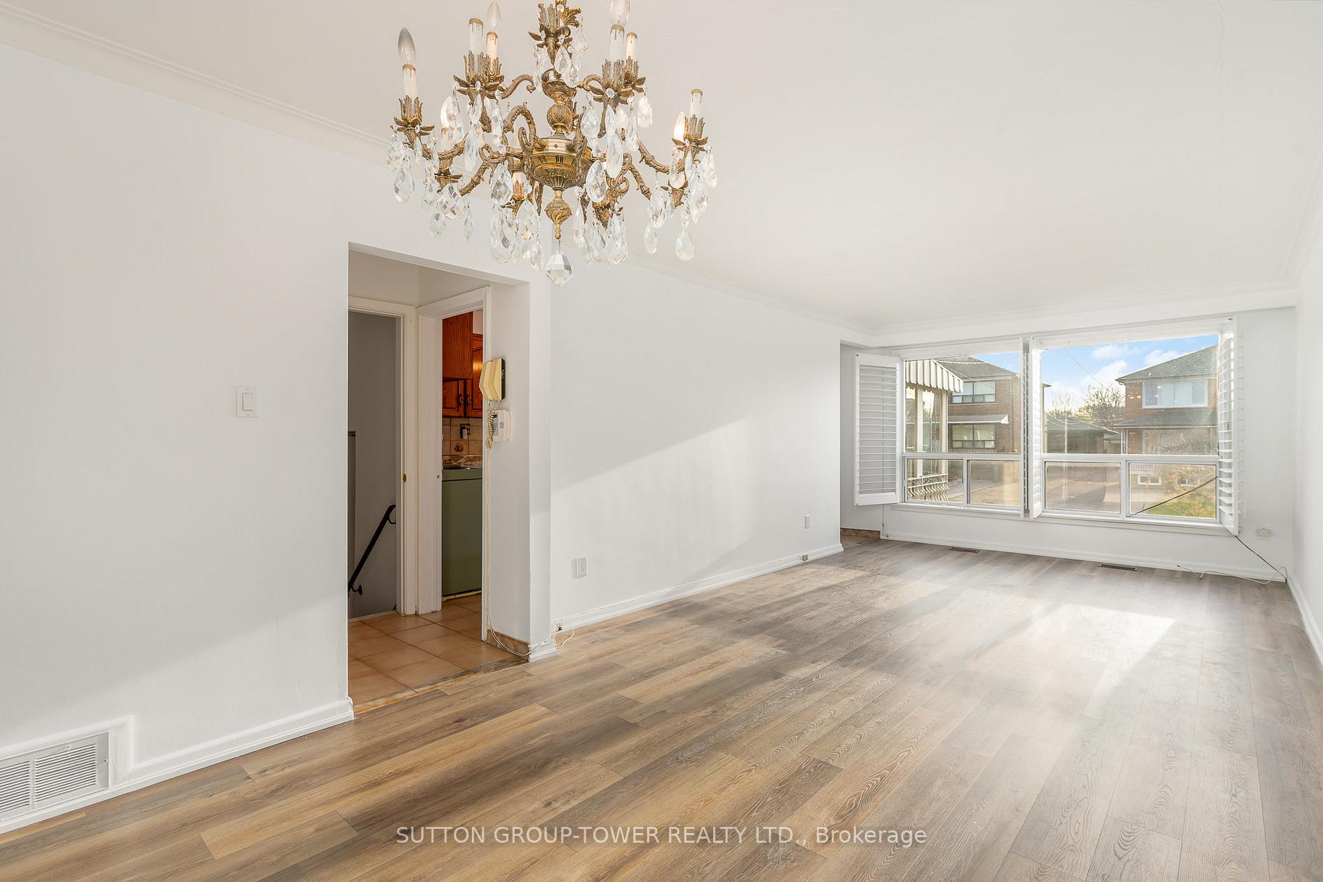 126 Giltspur Dr, Toronto, ON M3L1M9 | 3 Bedroom 2 Bathroom Semi-Detached House | Image 6