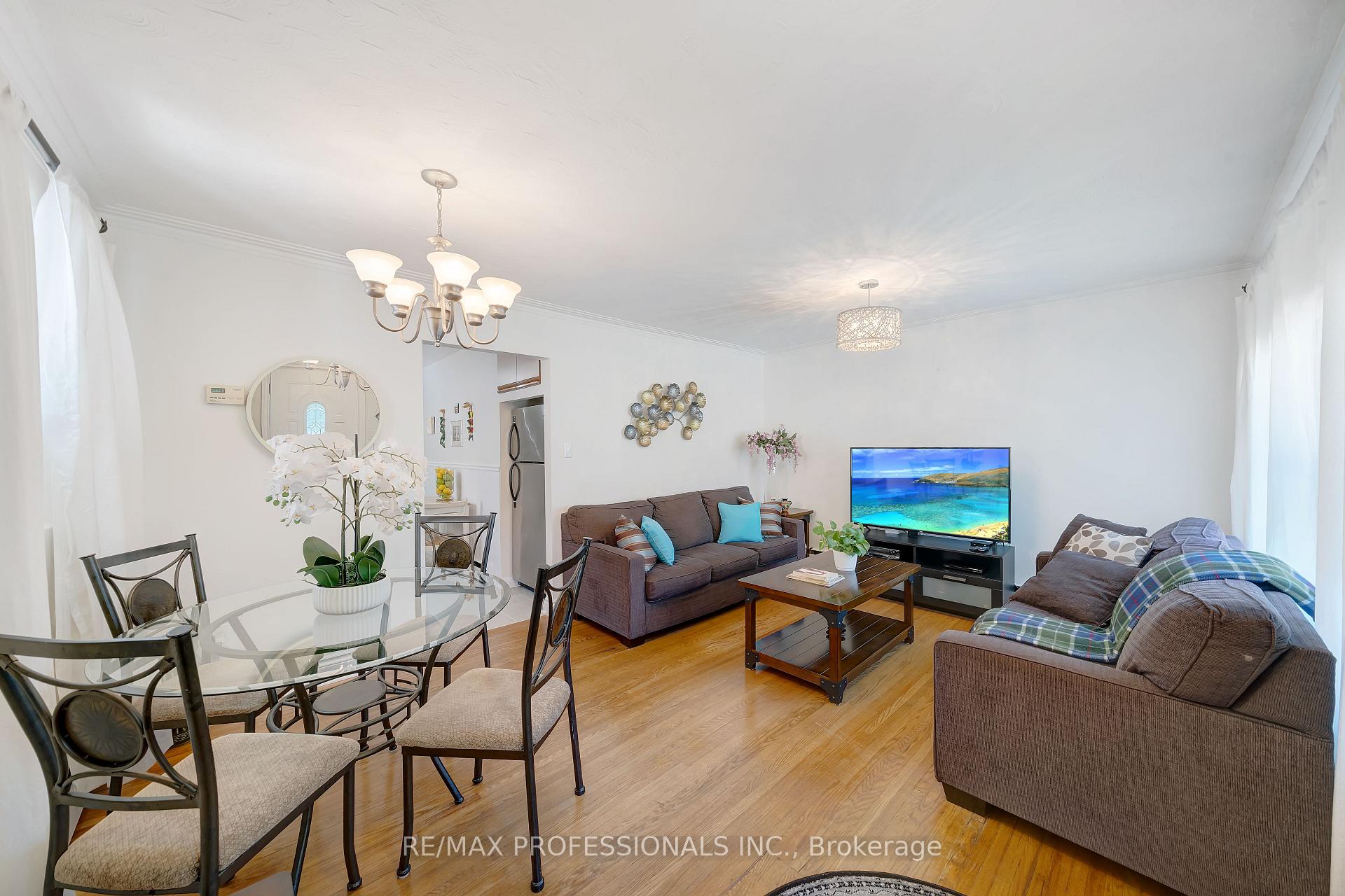 9 Thirteenth St, Toronto, ON M8V3H3 | 2 Bedroom 2 Bathroom Detached House | Image 1