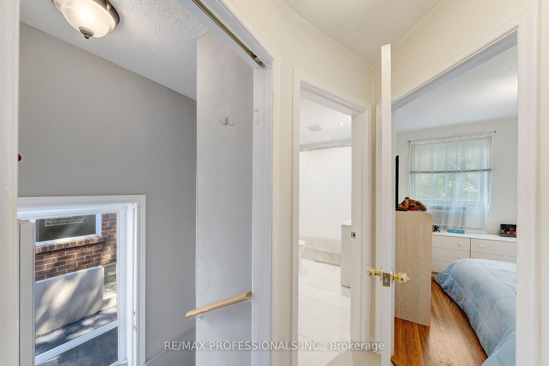 9 Thirteenth St, Toronto, ON M8V3H3 | 2 Bedroom 2 Bathroom Detached House | Image 10