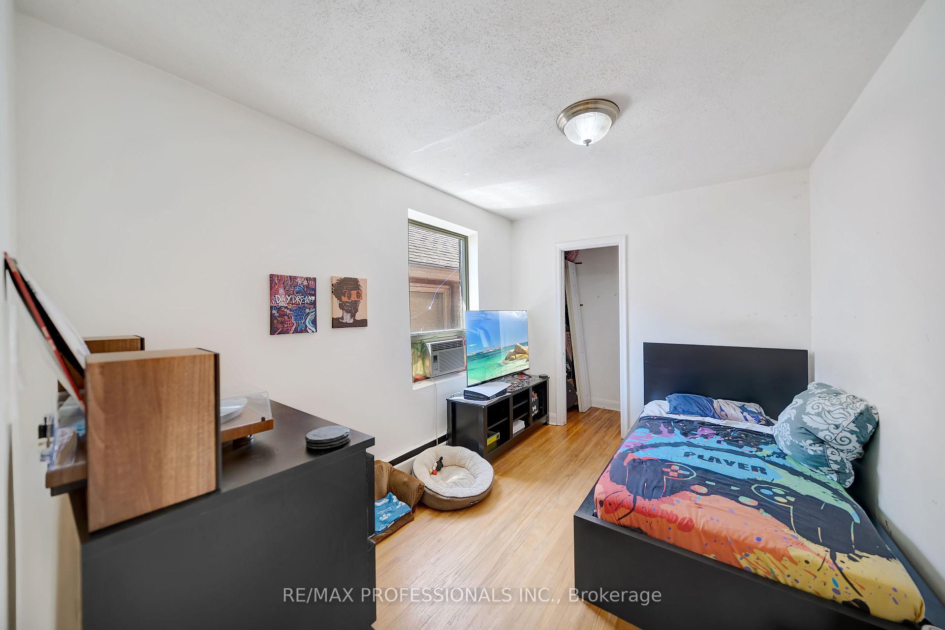 9 Thirteenth St, Toronto, ON M8V3H3 | 2 Bedroom 2 Bathroom Detached House | Image 11