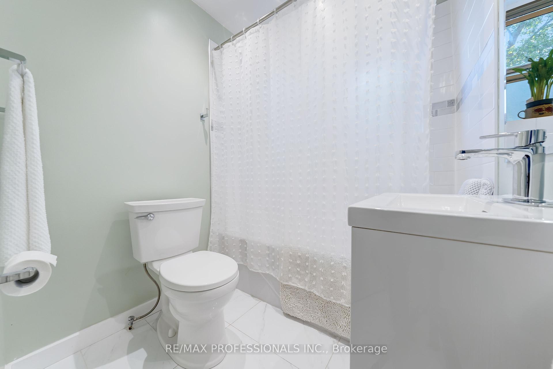 9 Thirteenth St, Toronto, ON M8V3H3 | 2 Bedroom 2 Bathroom Detached House | Image 15