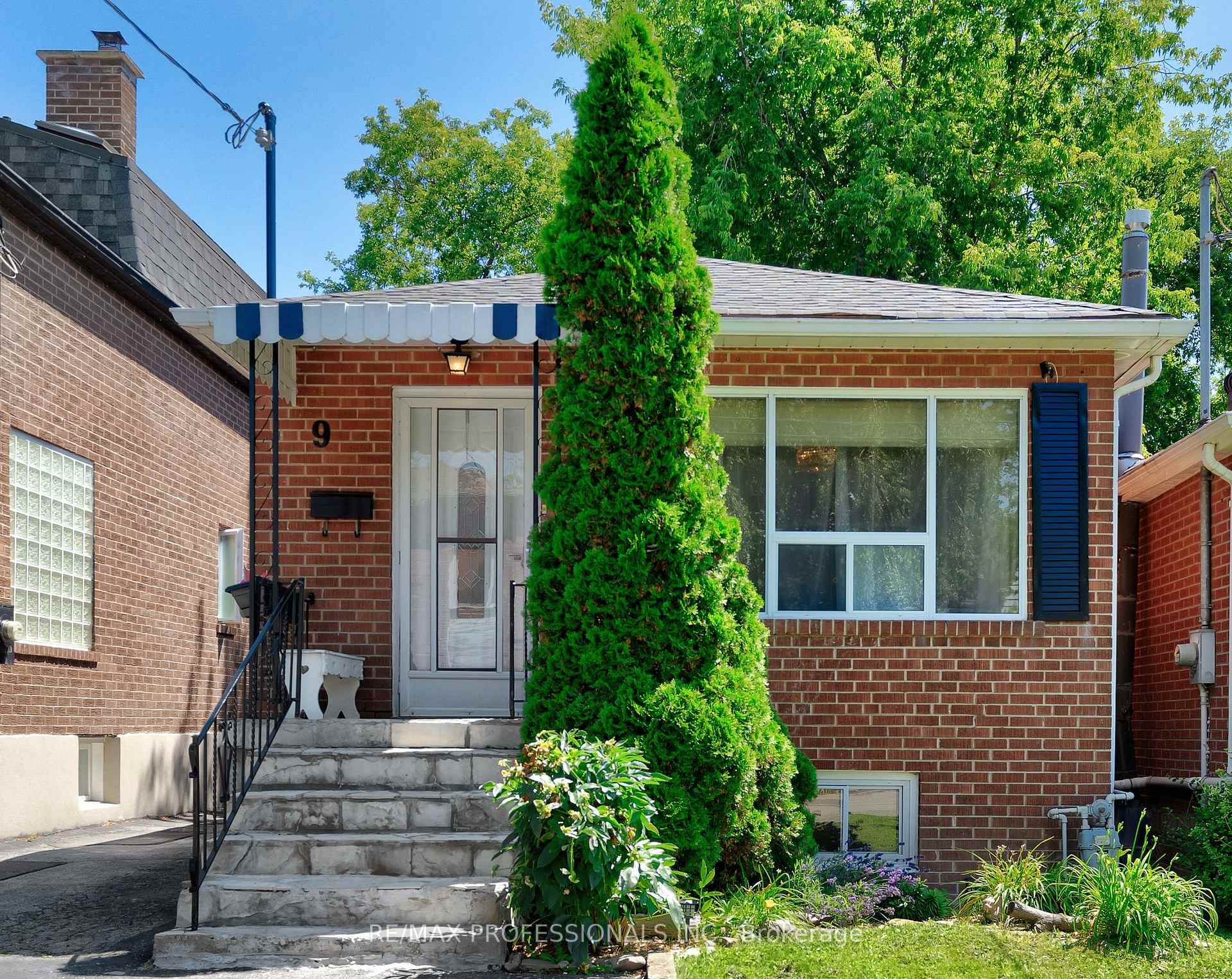 9 Thirteenth St, Toronto, ON M8V3H3 | 2 Bedroom 2 Bathroom Detached House | Image 2