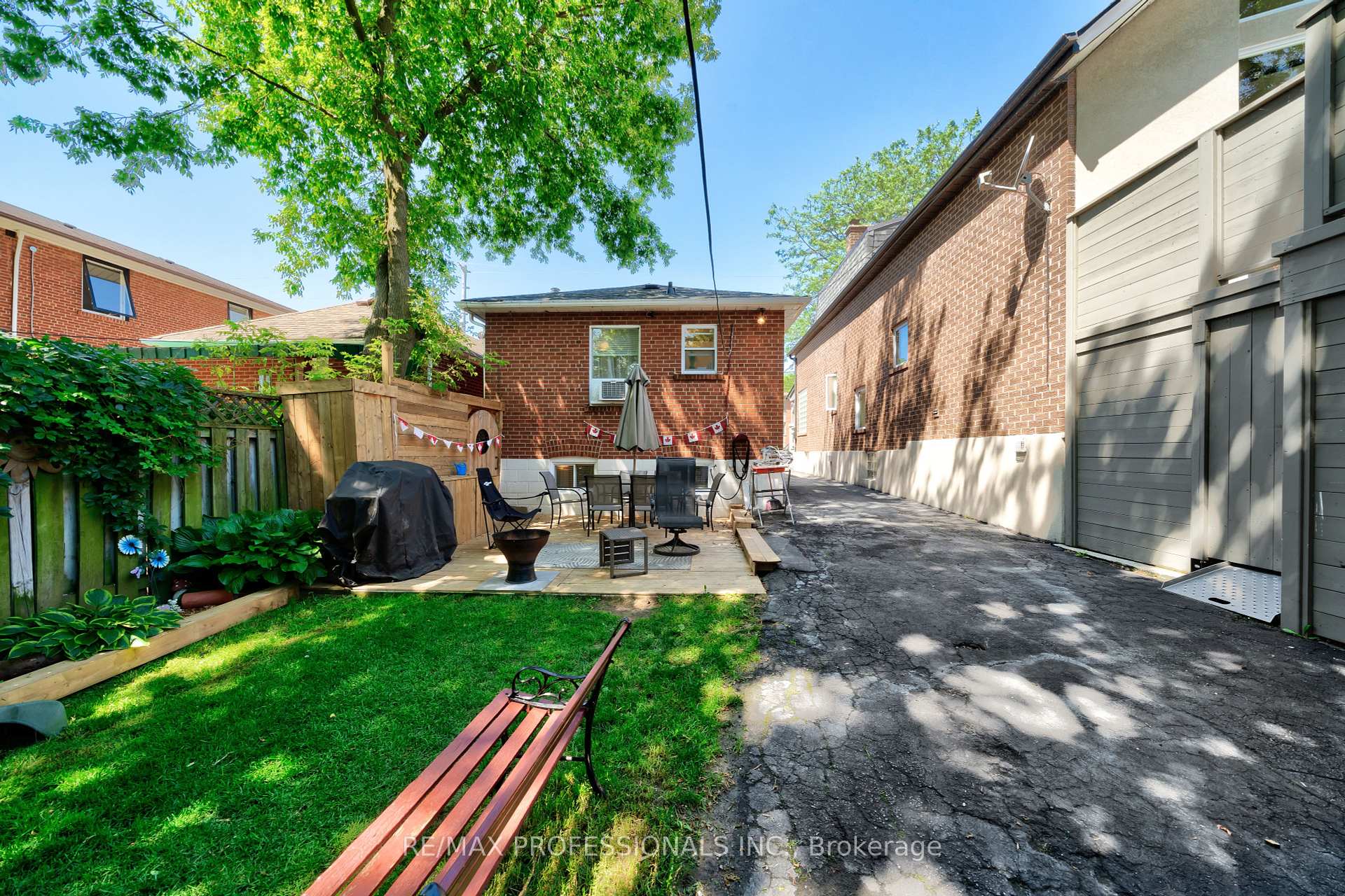 9 Thirteenth St, Toronto, ON M8V3H3 | 2 Bedroom 2 Bathroom Detached House | Image 27