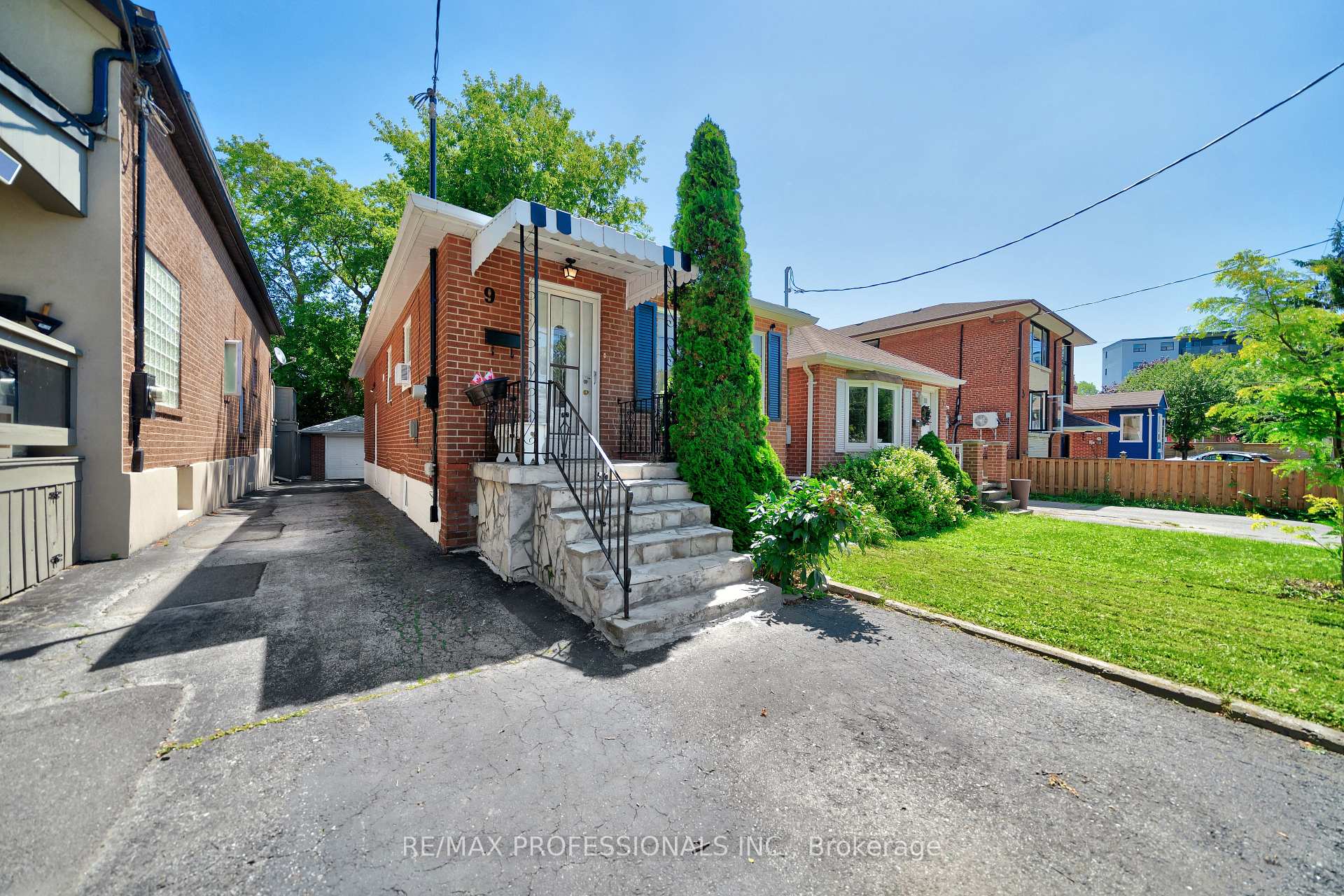 9 Thirteenth St, Toronto, ON M8V3H3 | 2 Bedroom 2 Bathroom Detached House | Image 3