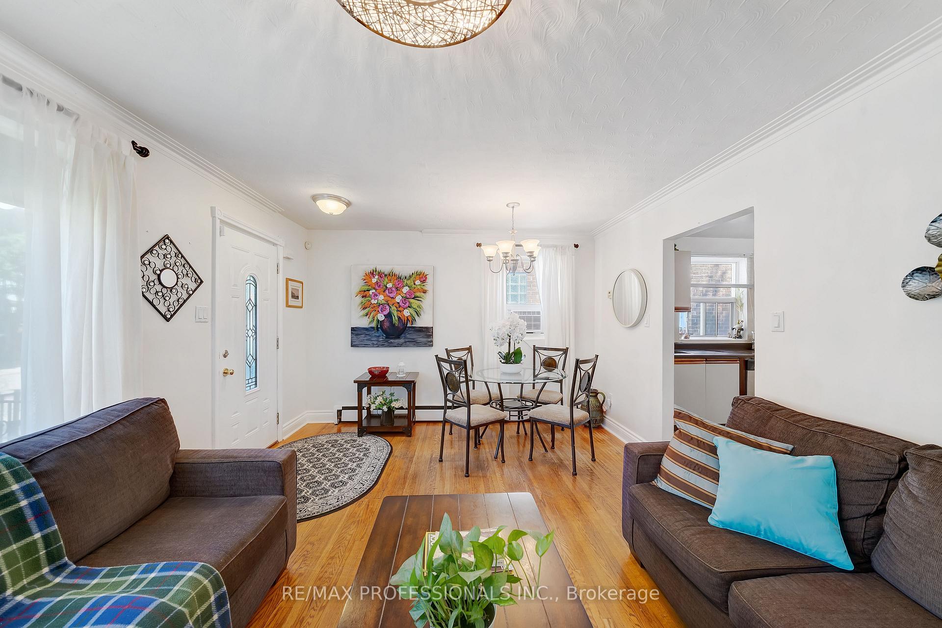 9 Thirteenth St, Toronto, ON M8V3H3 | 2 Bedroom 2 Bathroom Detached House | Image 4