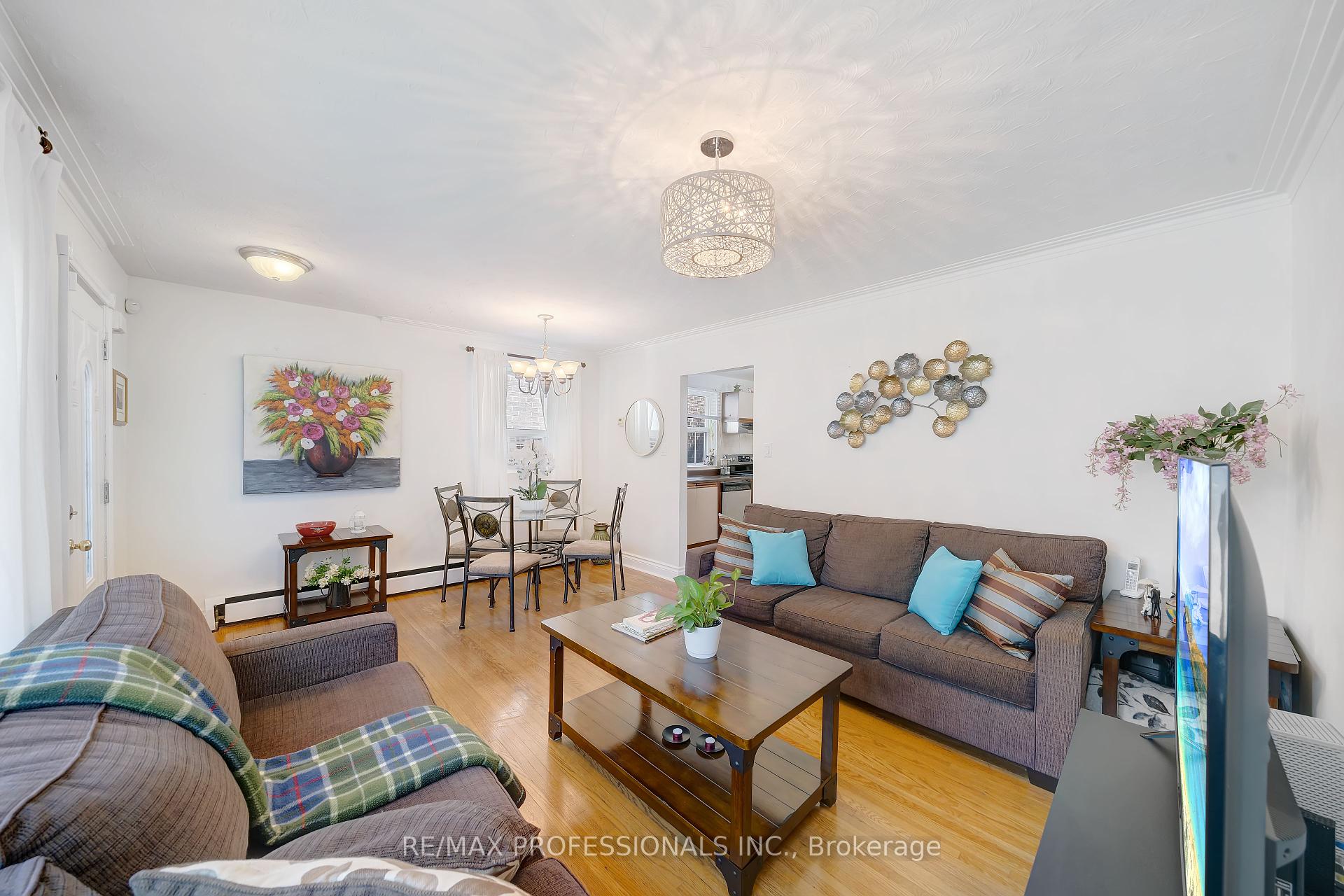 9 Thirteenth St, Toronto, ON M8V3H3 | 2 Bedroom 2 Bathroom Detached House | Image 5