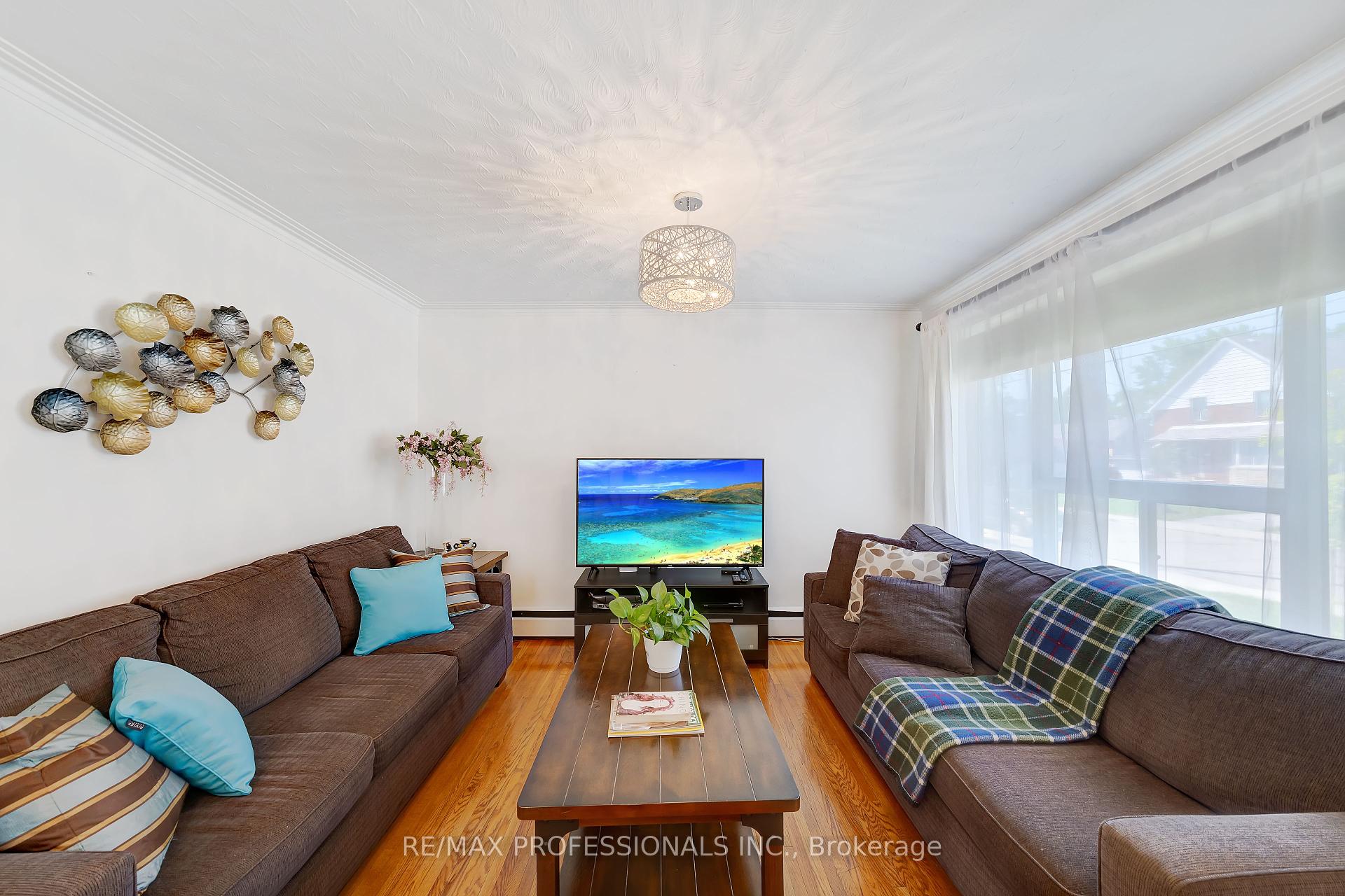 9 Thirteenth St, Toronto, ON M8V3H3 | 2 Bedroom 2 Bathroom Detached House | Image 6