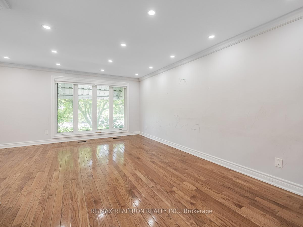 50 Breadner Dr, Toronto, ON M9R3M4 | 3 Bedroom 2 Bathroom Detached House | Image 6