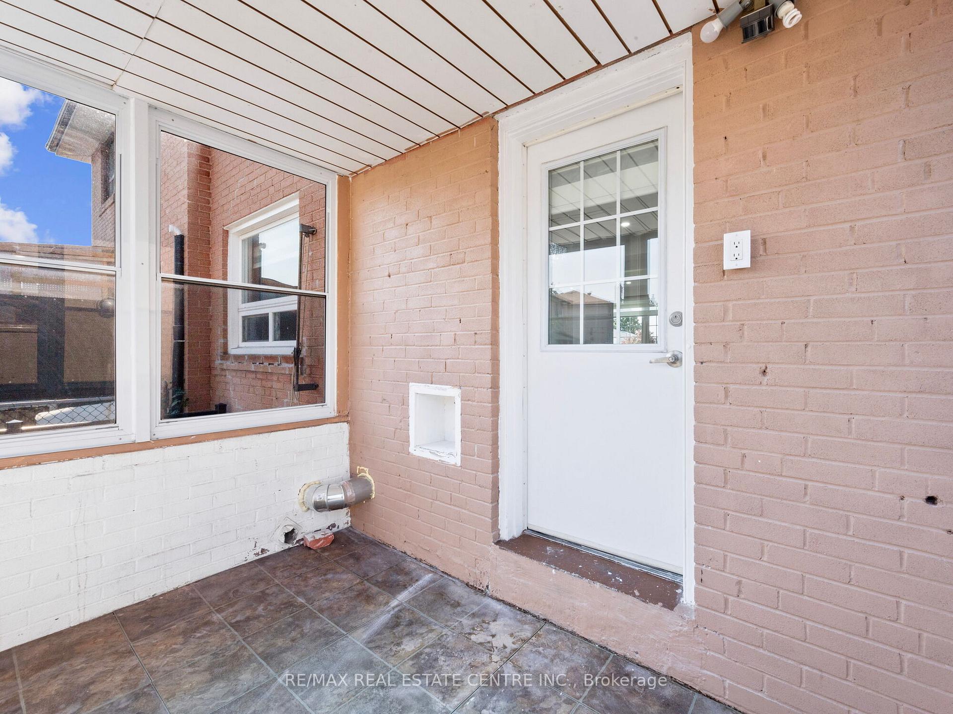 107 Lomar Dr, Toronto, ON M3N1Z5 | 3 Bedroom 3 Bathroom Semi-Detached House | Image 25