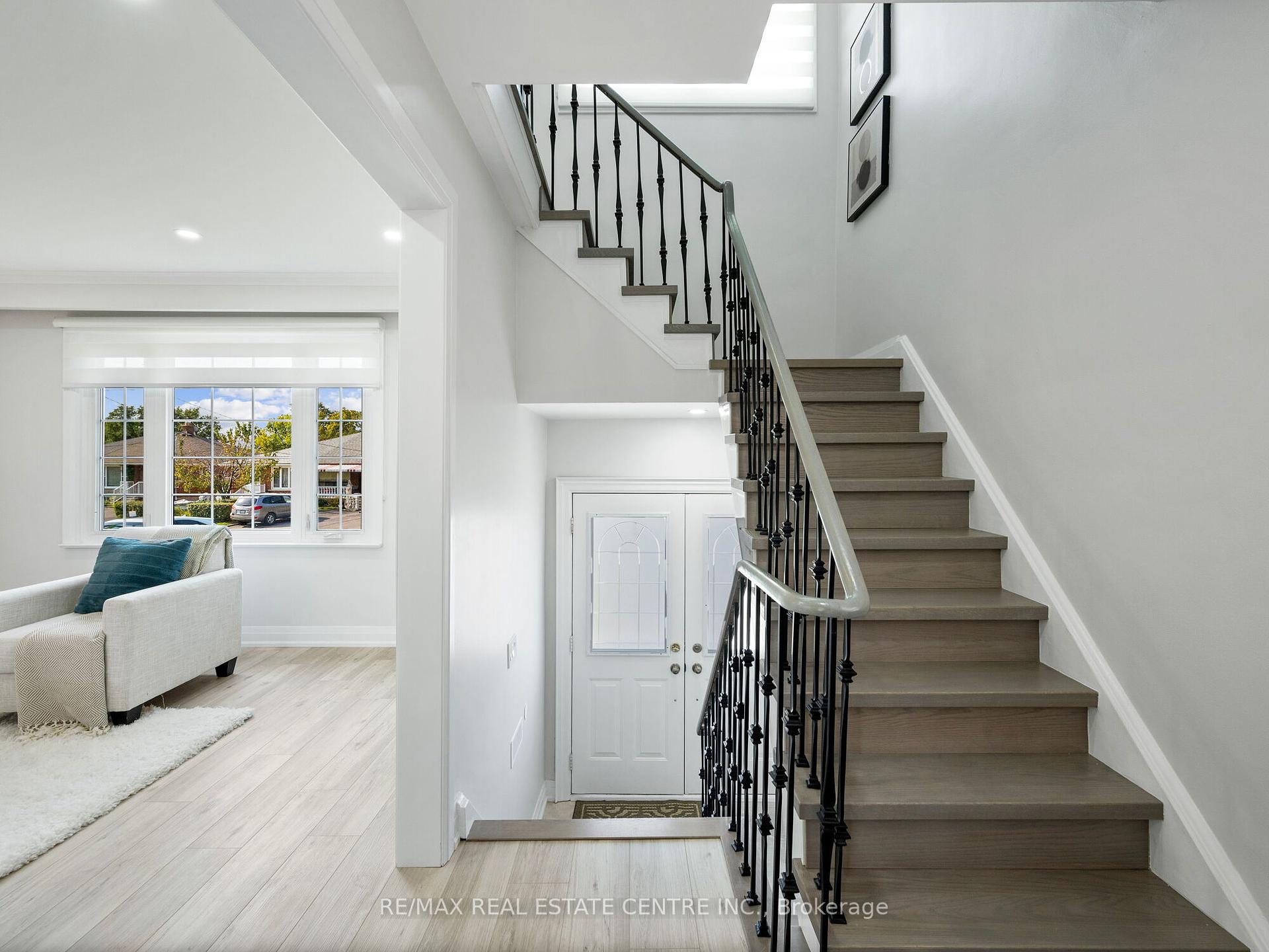 107 Lomar Dr, Toronto, ON M3N1Z5 | 3 Bedroom 3 Bathroom Semi-Detached House | Image 4