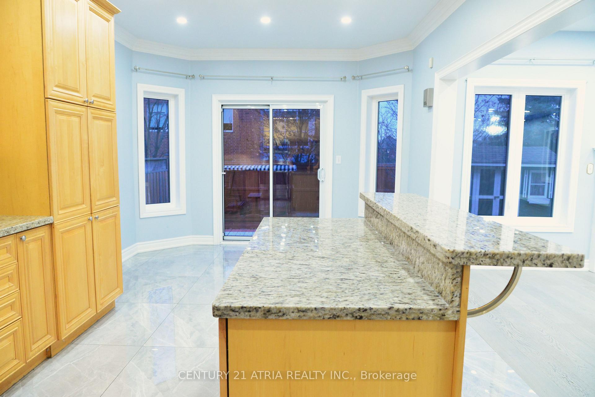 1093 Lamplight Way, Mississauga, ON L5W1J3 | 4 Bedroom 4 Bathroom Detached House | Image 15