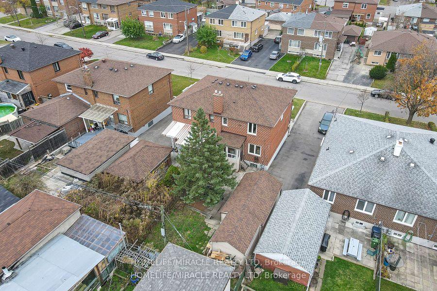 14 Dombey Rd, Toronto, ON M3L1N9 | 3 Bedroom 2 Bathroom Semi-Detached House | Image 32