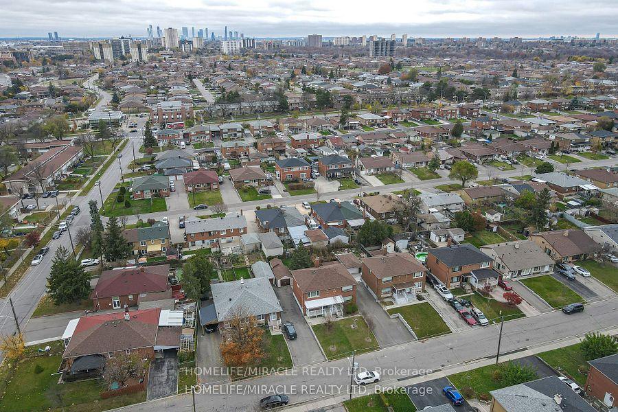 14 Dombey Rd, Toronto, ON M3L1N9 | 3 Bedroom 2 Bathroom Semi-Detached House | Image 33