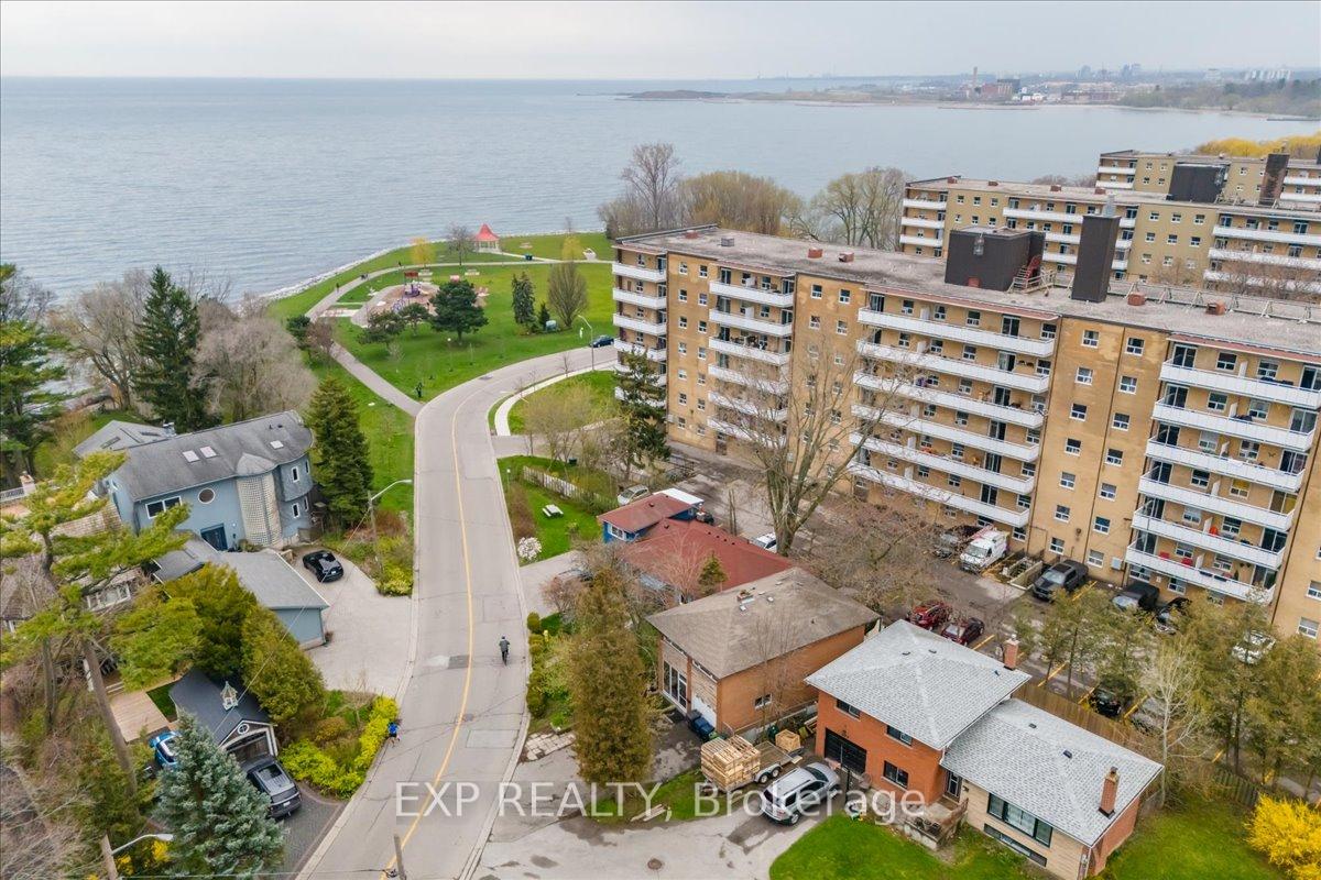 208 Lake Prom, Toronto, ON M8W1A8 | 3 Bedroom 3 Bathroom Detached House | Image 1