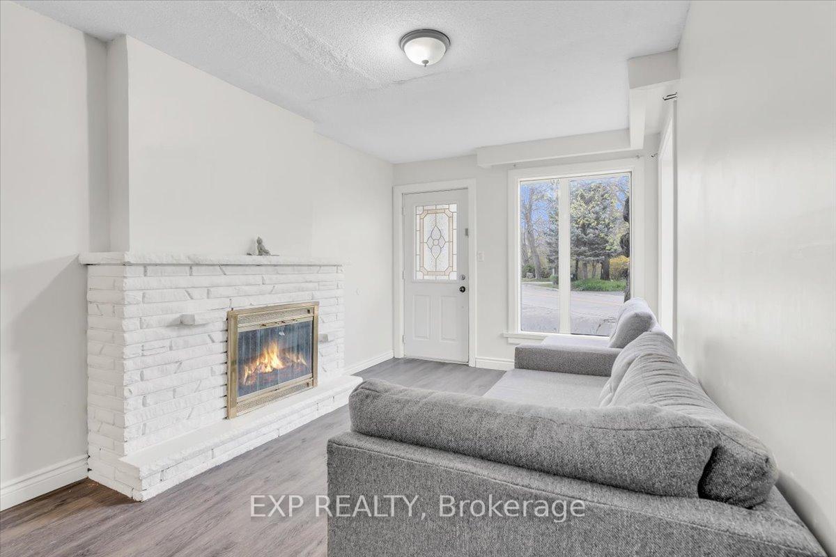 208 Lake Prom, Toronto, ON M8W1A8 | 3 Bedroom 3 Bathroom Detached House | Image 5