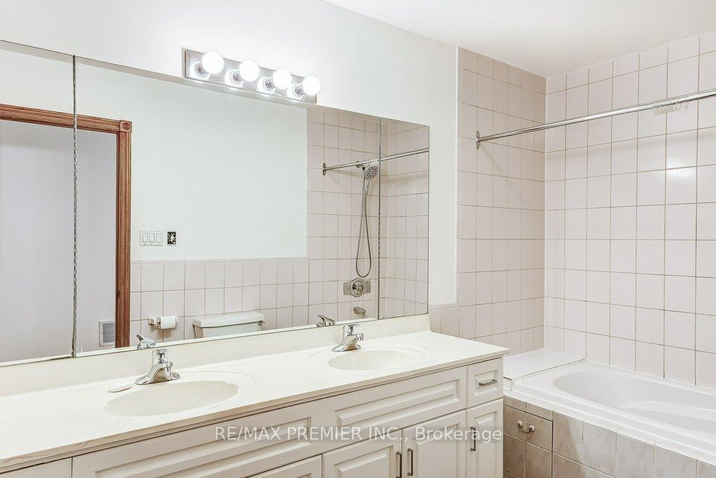 16 Woodvalley Dr, Toronto, ON M9A4H1 | 4 Bedroom 5 Bathroom Detached House | Image 25
