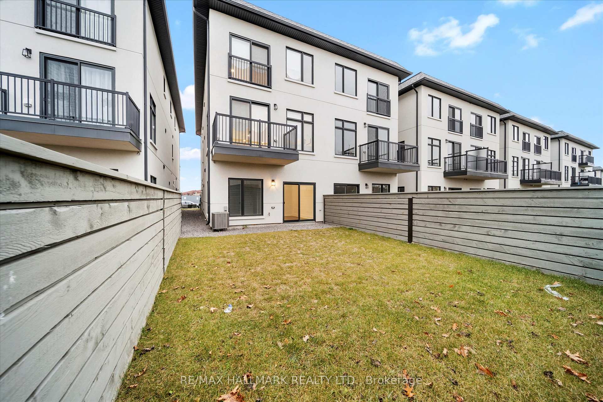 17 Antonio Crt, Toronto, ON M9L2J7 | 3 Bedroom 4 Bathroom Semi-Detached House | Image 39