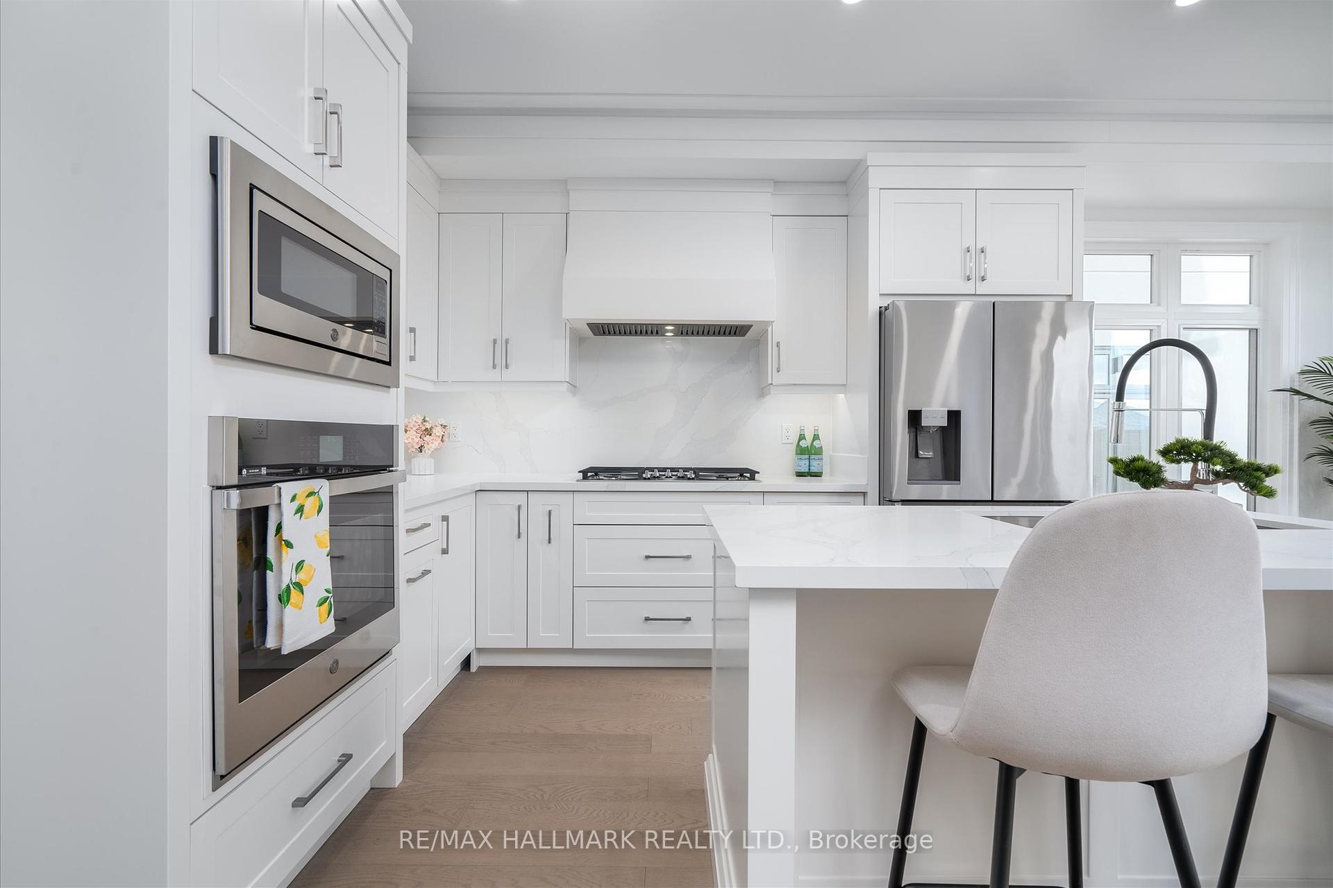 33 St.Gaspar's Crt, Toronto, ON M9L2J7 | 3 Bedroom 4 Bathroom Semi-Detached House | Image 12