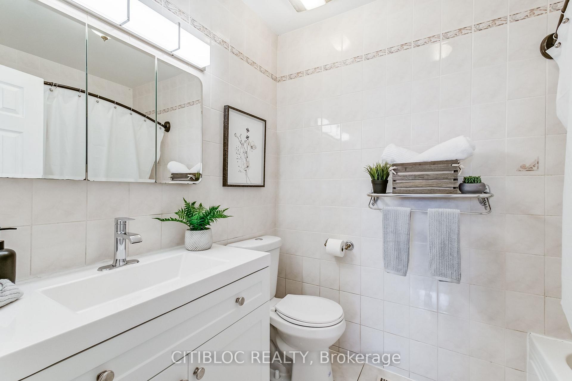 28 Navenby Cres, Toronto, ON M9L1B2 | 3 Bedroom 2 Bathroom Semi-Detached House | Image 18