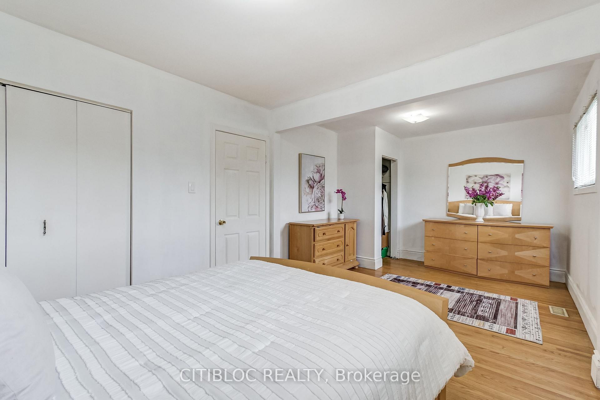 28 Navenby Cres, Toronto, ON M9L1B2 | 3 Bedroom 2 Bathroom Semi-Detached House | Image 20