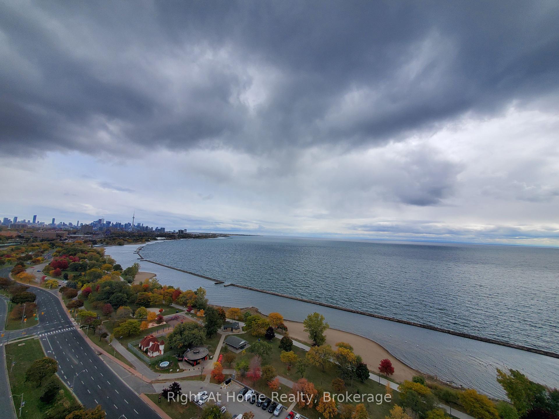 #2707 - 1928 Lake Shore Blvd W, Toronto, ON M6S0B1 | 1 Bedroom 2 Bathroom Condo Apt | Image 2