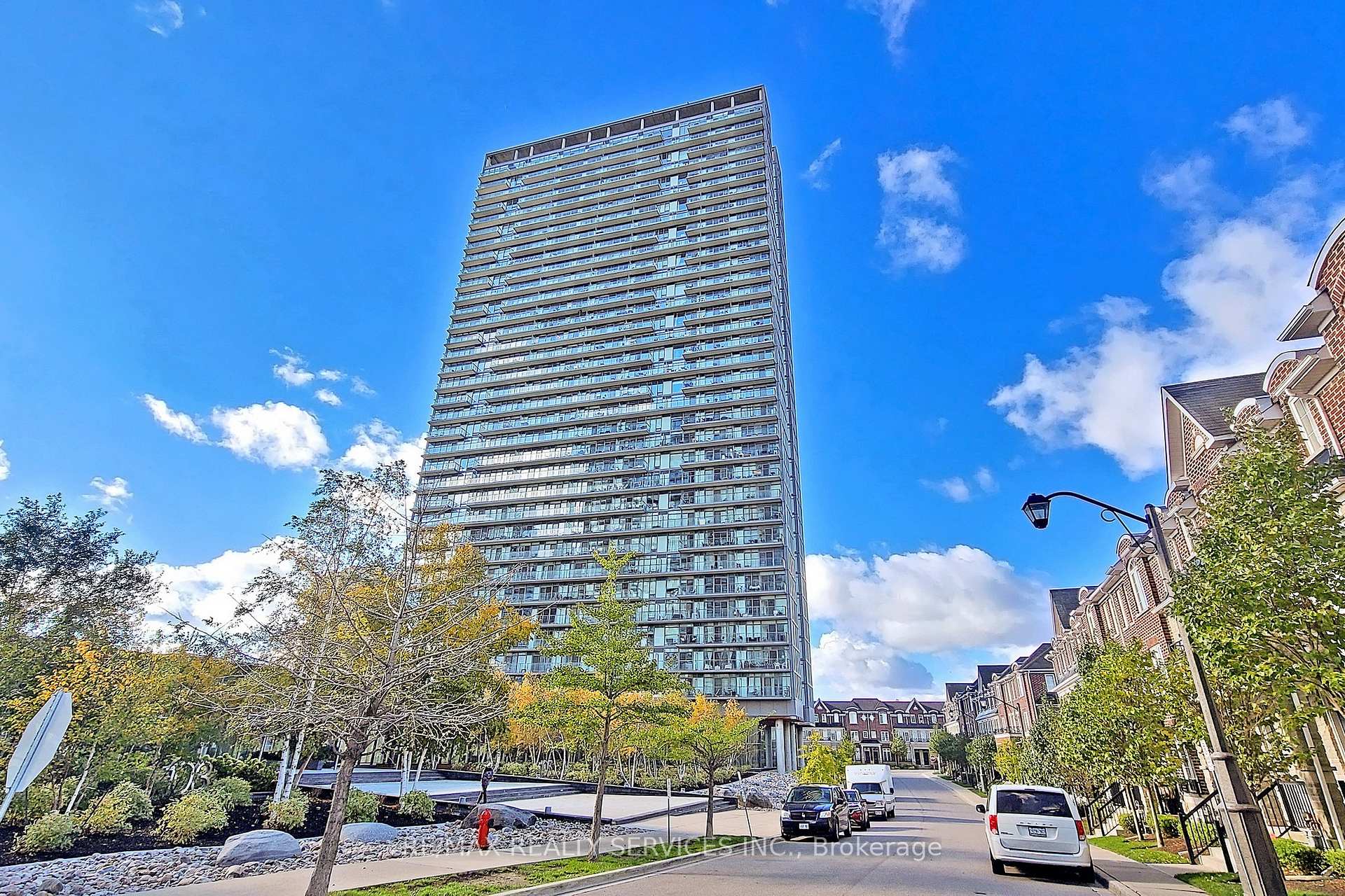 #511 - 105 The Queensway Ave, Toronto, ON M6S5B5 | 1 Bedroom 1 Bathroom Condo Apt | Image 1