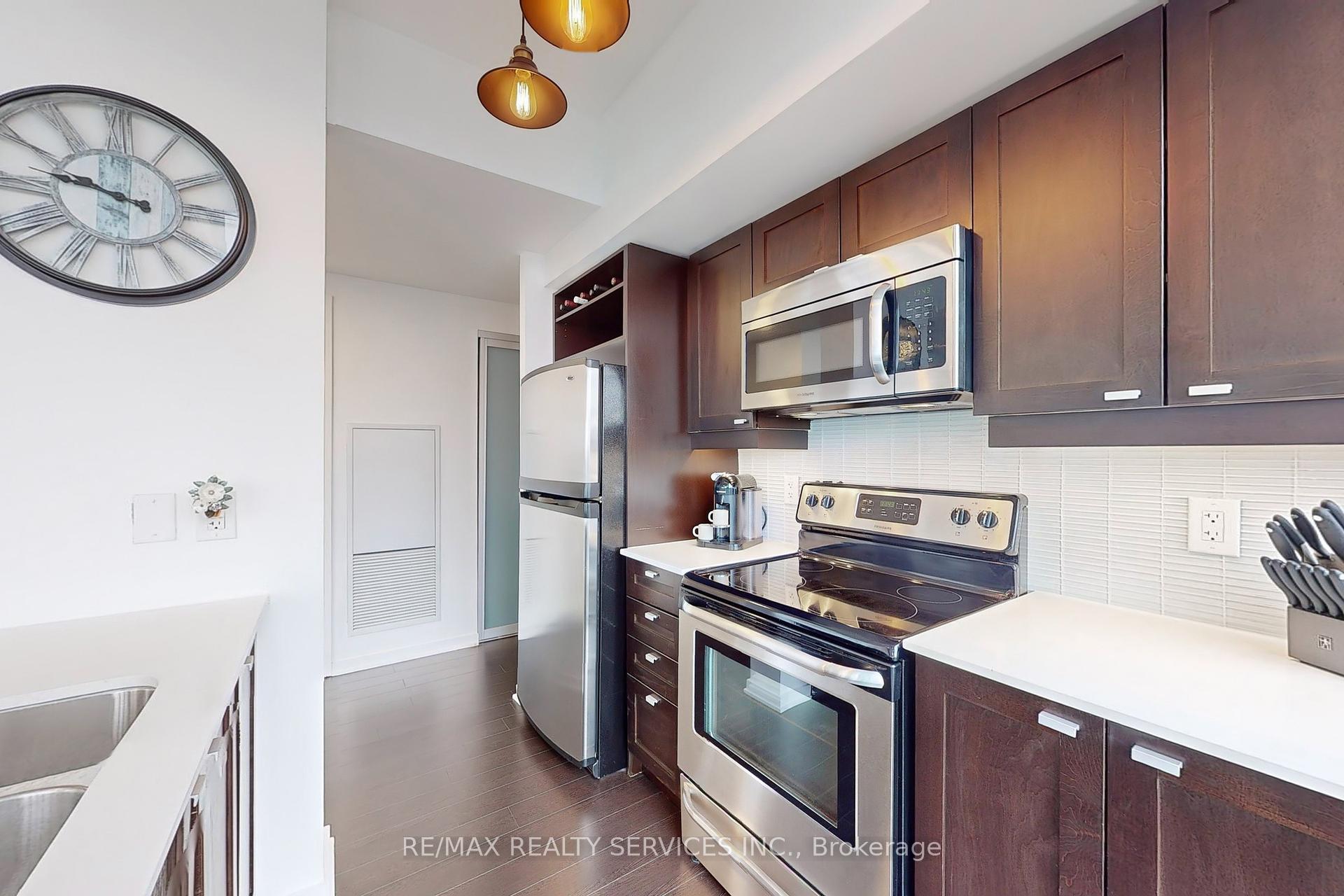 #511 - 105 The Queensway Ave, Toronto, ON M6S5B5 | 1 Bedroom 1 Bathroom Condo Apt | Image 13