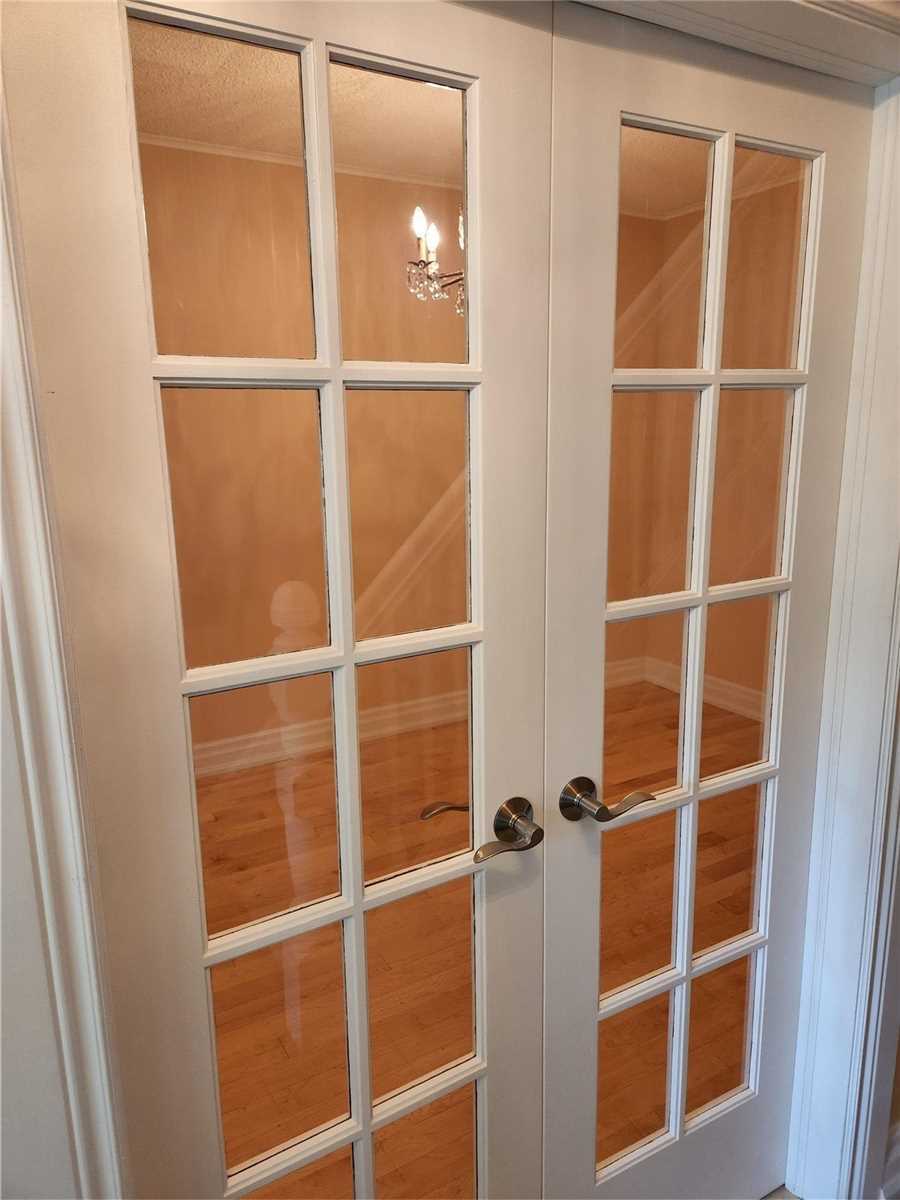 287 Blackthorn Ave, Toronto, ON M6N3H7 | 2 Bedroom 1 Bathroom Semi-Detached House | Image 5