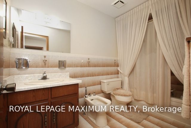 105 Benjamin Boake Tr, Toronto, ON M3J3C8 | 3 Bedroom 2 Bathroom Semi-Detached House | Image 16