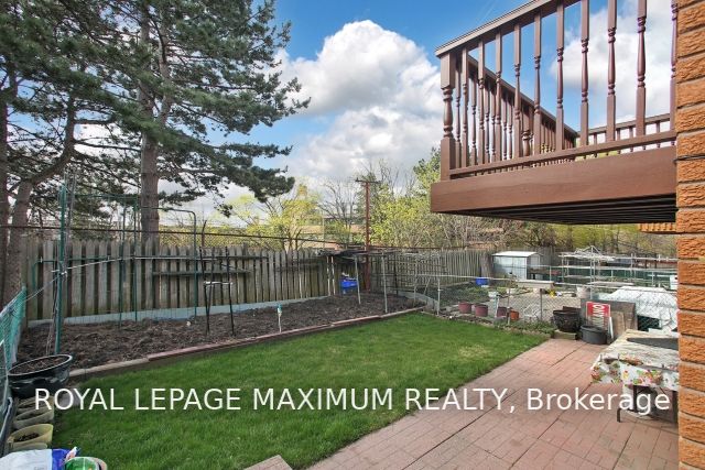 105 Benjamin Boake Tr, Toronto, ON M3J3C8 | 3 Bedroom 2 Bathroom Semi-Detached House | Image 27