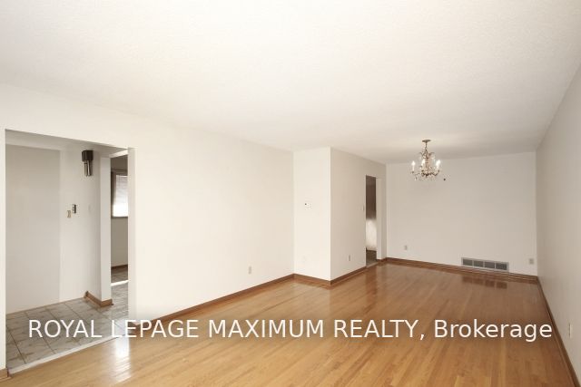 105 Benjamin Boake Tr, Toronto, ON M3J3C8 | 3 Bedroom 2 Bathroom Semi-Detached House | Image 4