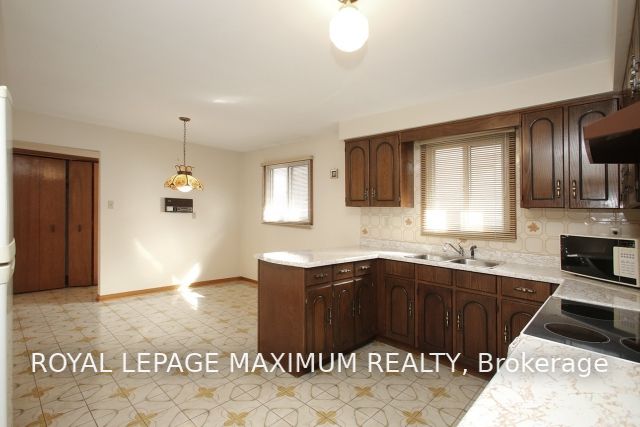 105 Benjamin Boake Tr, Toronto, ON M3J3C8 | 3 Bedroom 2 Bathroom Semi-Detached House | Image 7