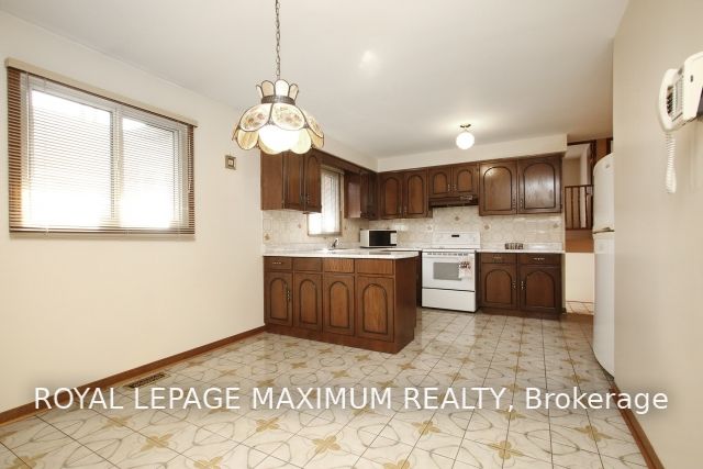 105 Benjamin Boake Tr, Toronto, ON M3J3C8 | 3 Bedroom 2 Bathroom Semi-Detached House | Image 8