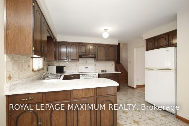 105 Benjamin Boake Tr, Toronto, ON M3J3C8 | 3 Bedroom 2 Bathroom Semi-Detached House | Image 9