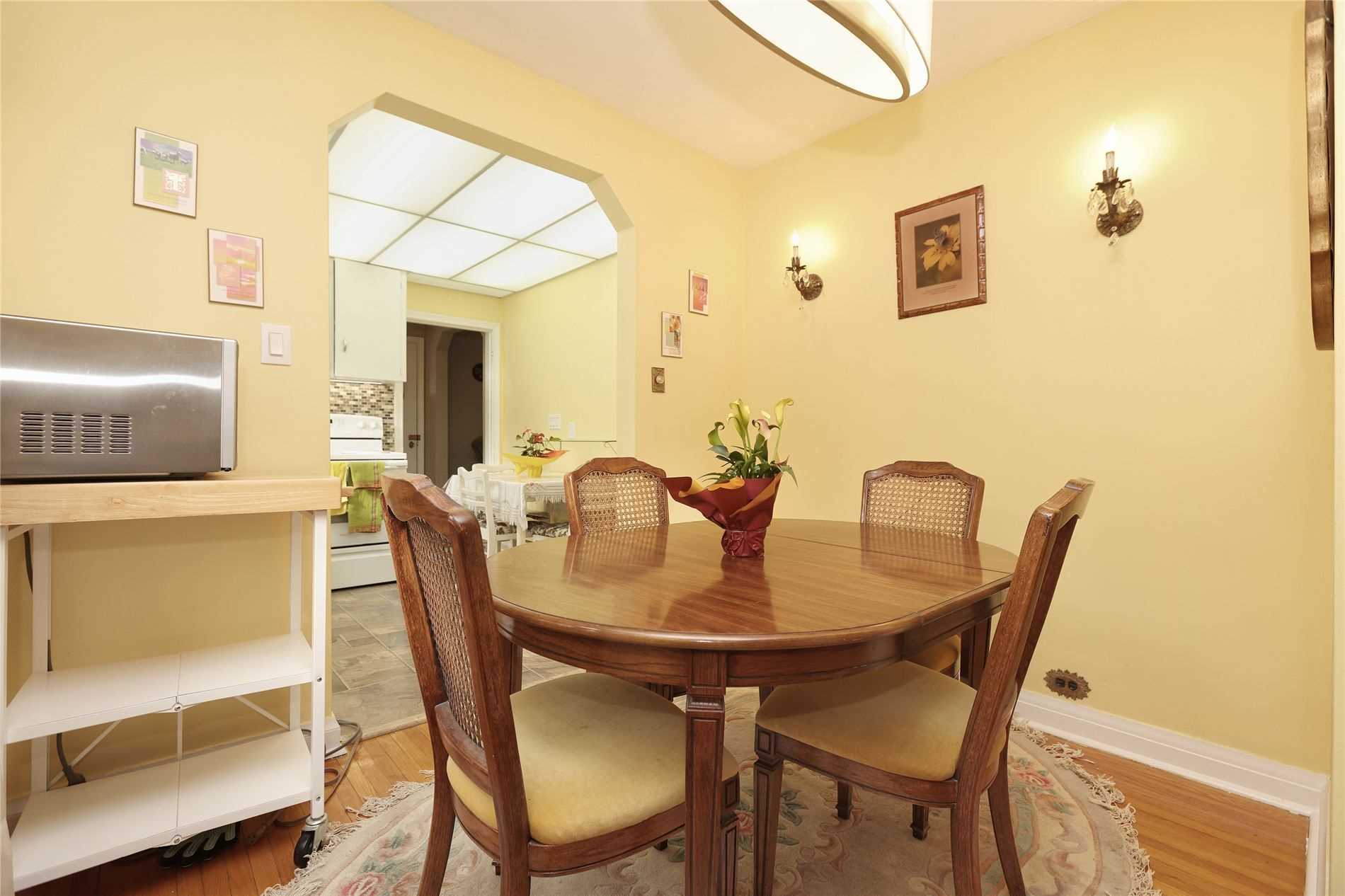 139 North Carson St, Toronto, ON M8W4C7 | 3 Bedroom 2 Bathroom Detached House | Image 10